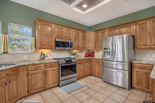 18344 Springmill Ct, Flint, TX 75762