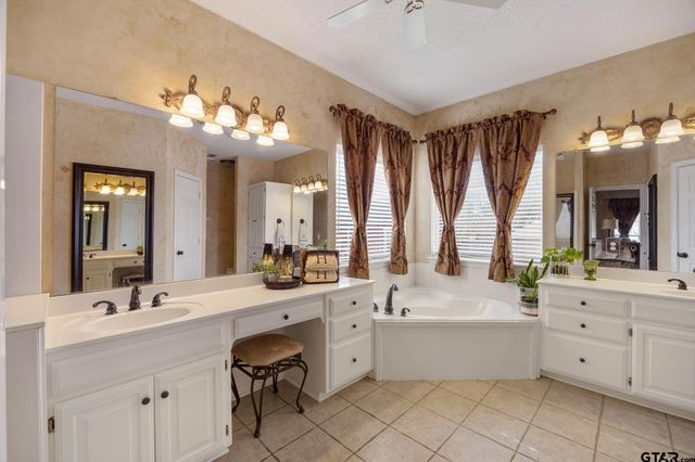 18344 Springmill Ct, Flint, TX 75762