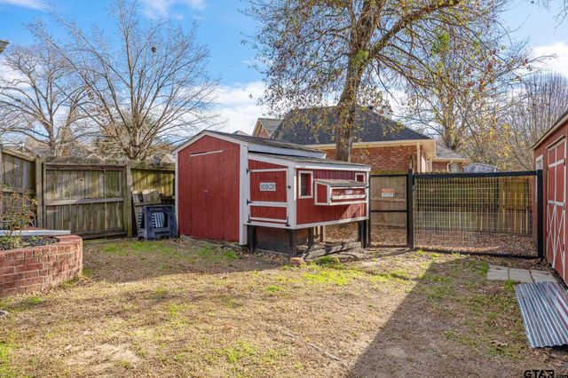 18344 Springmill Ct, Flint, TX 75762