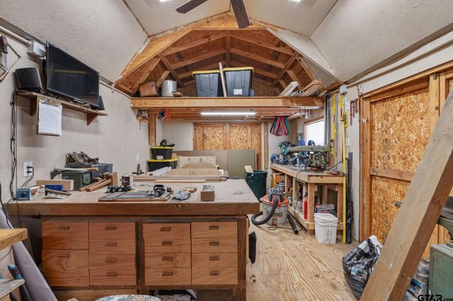 18344 Springmill Ct, Flint, TX 75762