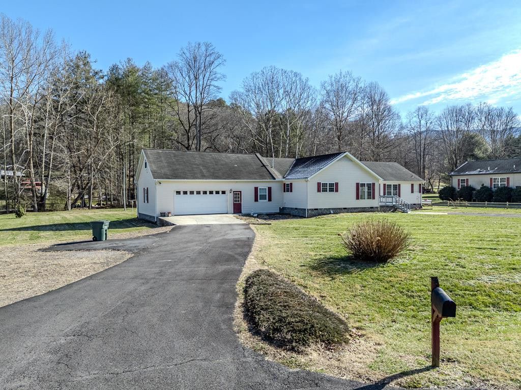 172 Eden Acres Drive, Andrews, NC 28901