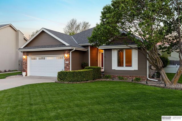 2117 Leigh Street, Papillion, NE 68133