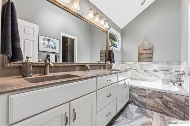 2117 Leigh Street, Papillion, NE 68133