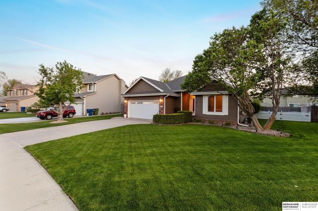 2117 Leigh Street, Papillion, NE 68133