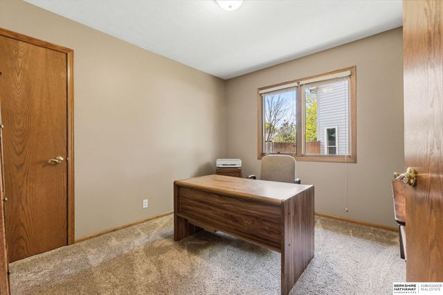 2117 Leigh Street, Papillion, NE 68133