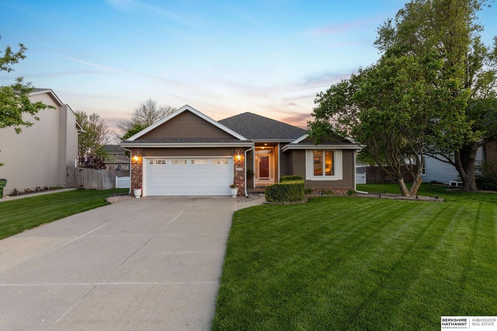 2117 Leigh Street, Papillion, NE 68133