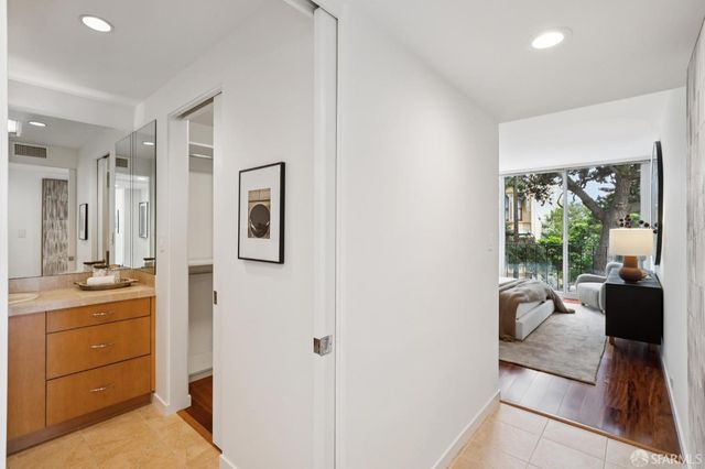 1333 JONES Street 406, San Francisco, CA 94109