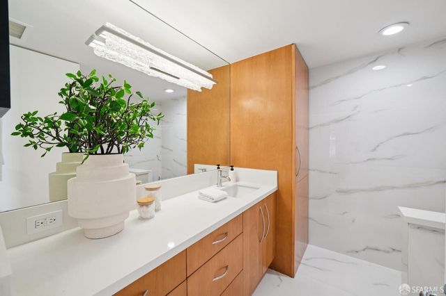 1333 JONES Street 406, San Francisco, CA 94109
