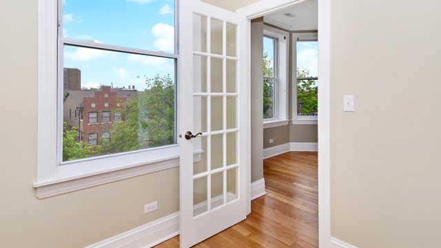 4918 S Saint Lawrence Avenue 3, Chicago, IL 60615