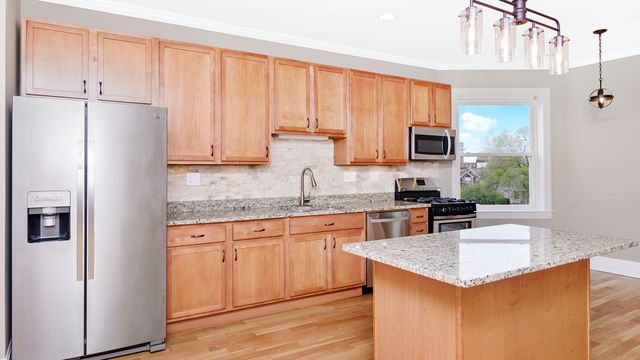 4918 S Saint Lawrence Avenue 3, Chicago, IL 60615