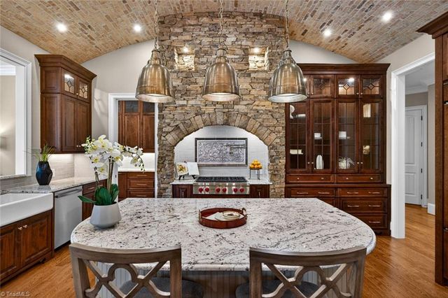 7955 Valley View Drive, Clemmons, NC 27012
