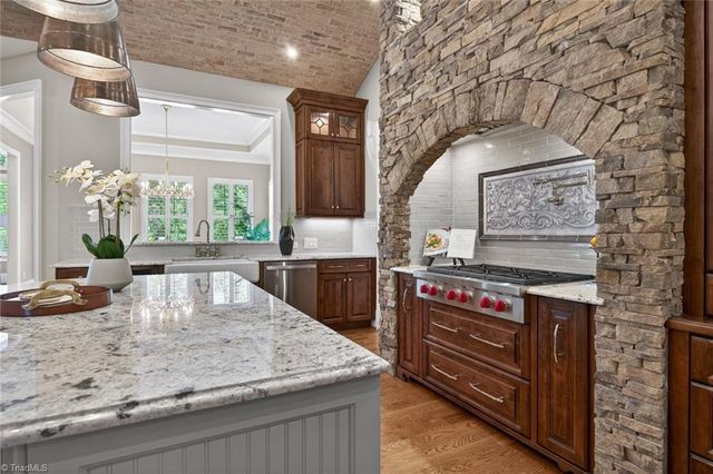 7955 Valley View Drive, Clemmons, NC 27012
