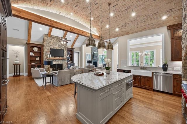 7955 Valley View Drive, Clemmons, NC 27012