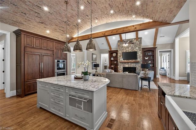 7955 Valley View Drive, Clemmons, NC 27012
