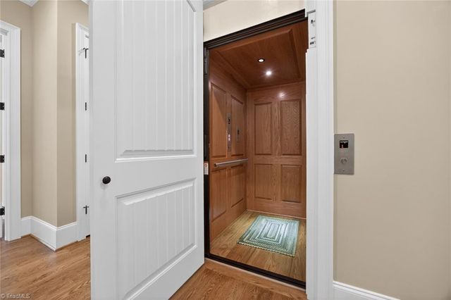 7955 Valley View Drive, Clemmons, NC 27012