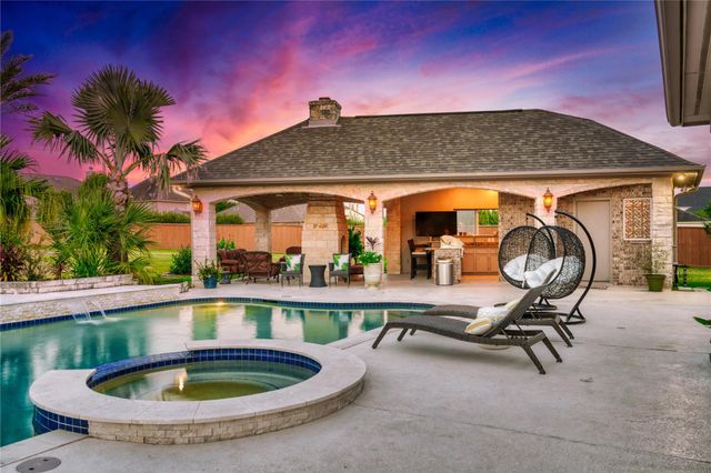 3905 Pebble Brook Drive, League City, TX 77573