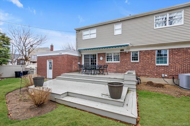 212 Wilton Street, New Hyde Park, NY 11040