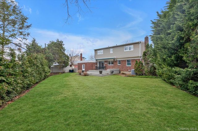 212 Wilton Street, New Hyde Park, NY 11040