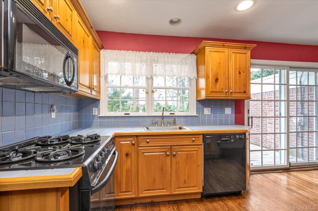 212 Wilton Street, New Hyde Park, NY 11040