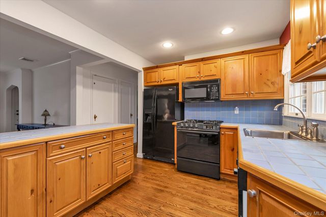 212 Wilton Street, New Hyde Park, NY 11040