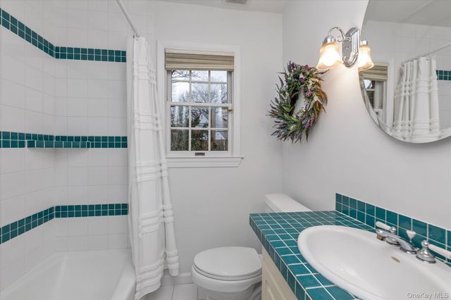 212 Wilton Street, New Hyde Park, NY 11040