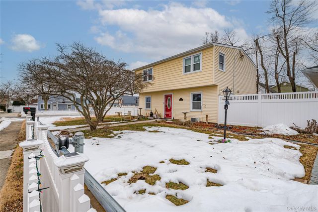 3 Brook Lane, Levittown, NY 11756