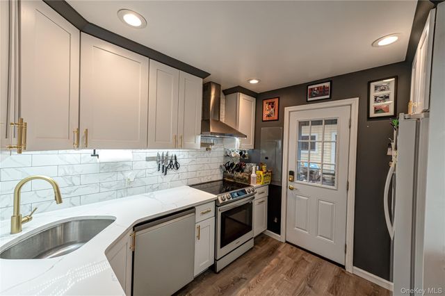 3 Brook Lane, Levittown, NY 11756