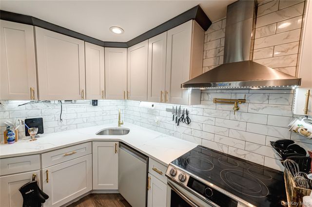 3 Brook Lane, Levittown, NY 11756