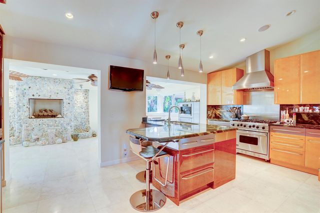 1191 Emerald Drive, Singer Island, FL 33404