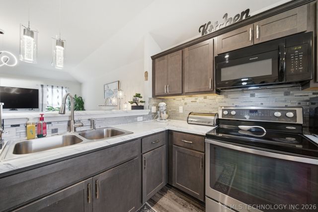 2804 E Quincy Street, Broken Arrow, OK 74014