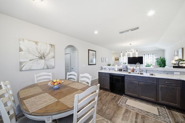 2804 E Quincy Street, Broken Arrow, OK 74014