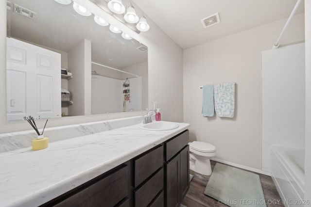 2804 E Quincy Street, Broken Arrow, OK 74014