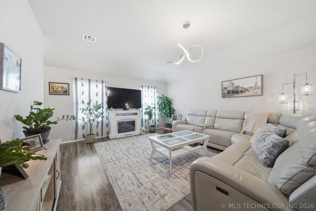 2804 E Quincy Street, Broken Arrow, OK 74014