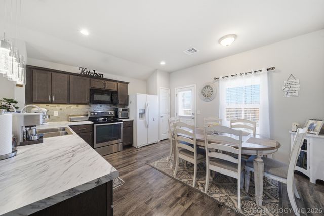 2804 E Quincy Street, Broken Arrow, OK 74014