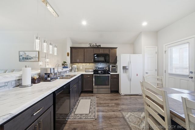 2804 E Quincy Street, Broken Arrow, OK 74014