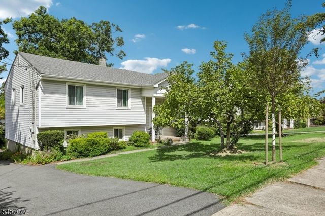 347 Alan Dr, Paramus Boro, NJ 07652