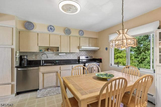 347 Alan Dr, Paramus Boro, NJ 07652