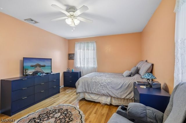 347 Alan Dr, Paramus Boro, NJ 07652