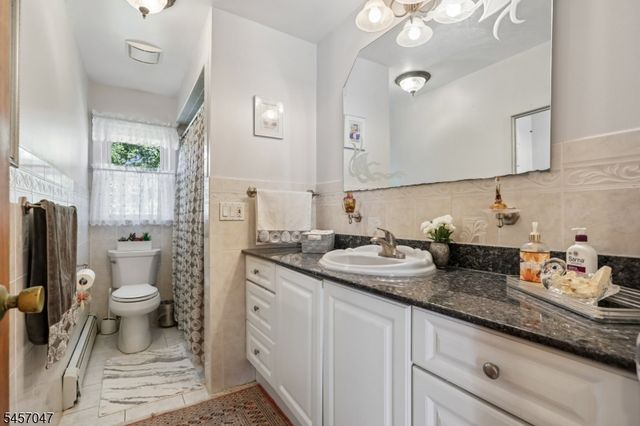 347 Alan Dr, Paramus Boro, NJ 07652