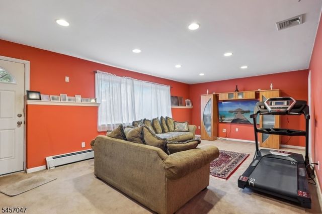 347 Alan Dr, Paramus Boro, NJ 07652