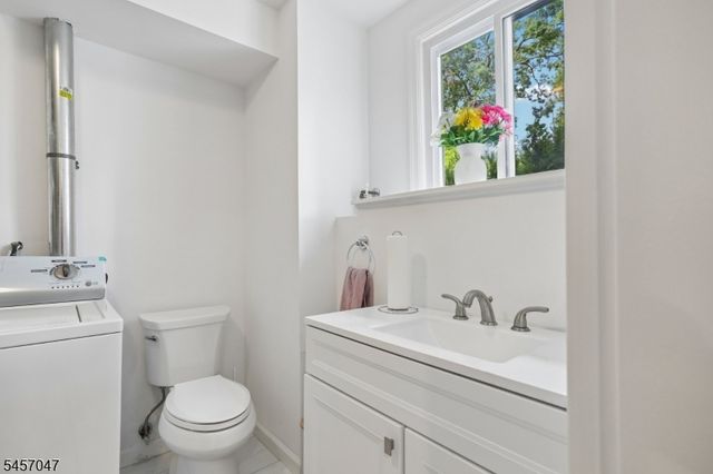 347 Alan Dr, Paramus Boro, NJ 07652