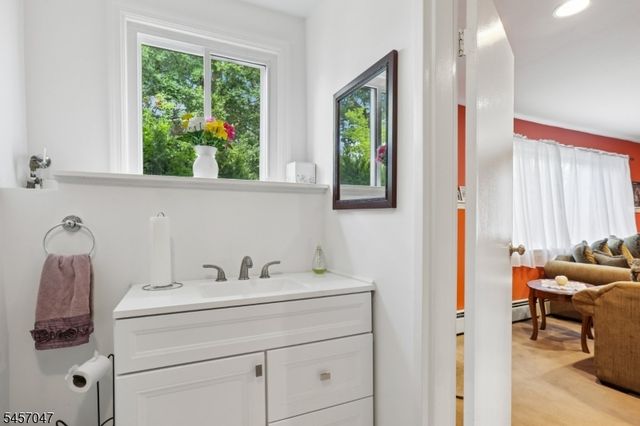 347 Alan Dr, Paramus Boro, NJ 07652