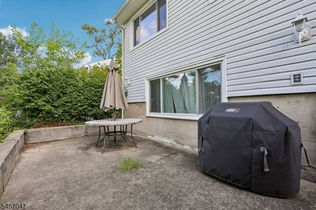 347 Alan Dr, Paramus Boro, NJ 07652