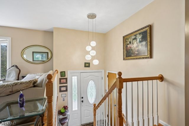 347 Alan Dr, Paramus Boro, NJ 07652