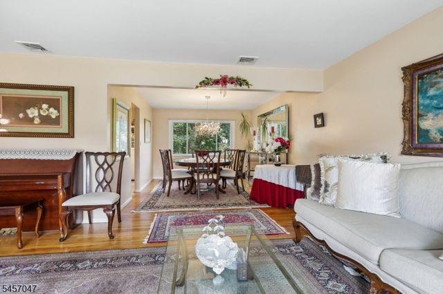 347 Alan Dr, Paramus Boro, NJ 07652