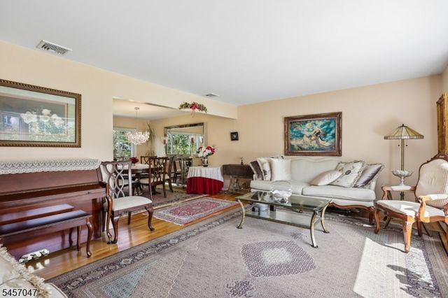 347 Alan Dr, Paramus Boro, NJ 07652