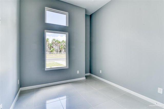 3104 E Zinnia Avenue, Alton, TX 78573