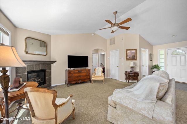 1694 W Cardinal AVE, Hayden, ID 83835