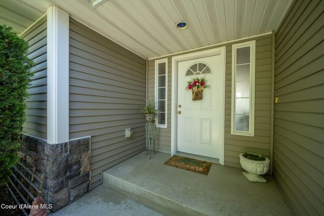 1694 W Cardinal AVE, Hayden, ID 83835