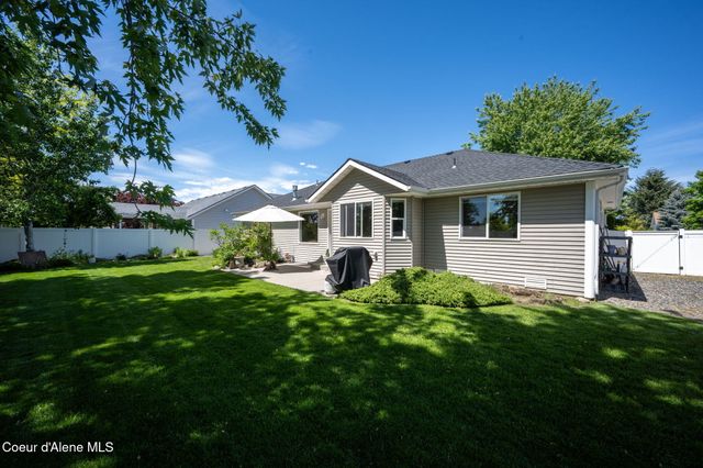1694 W Cardinal AVE, Hayden, ID 83835